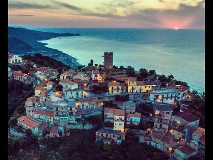 피라이노 Bella Casa D'Epoca In Splendido Borgo Siciliano 아파트